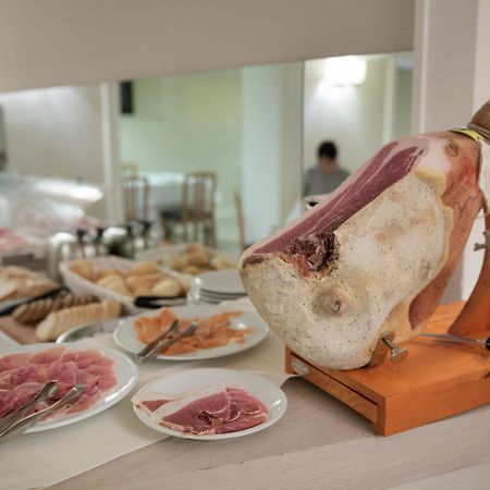 Hotel De La Ville Riccione Kültér fotó