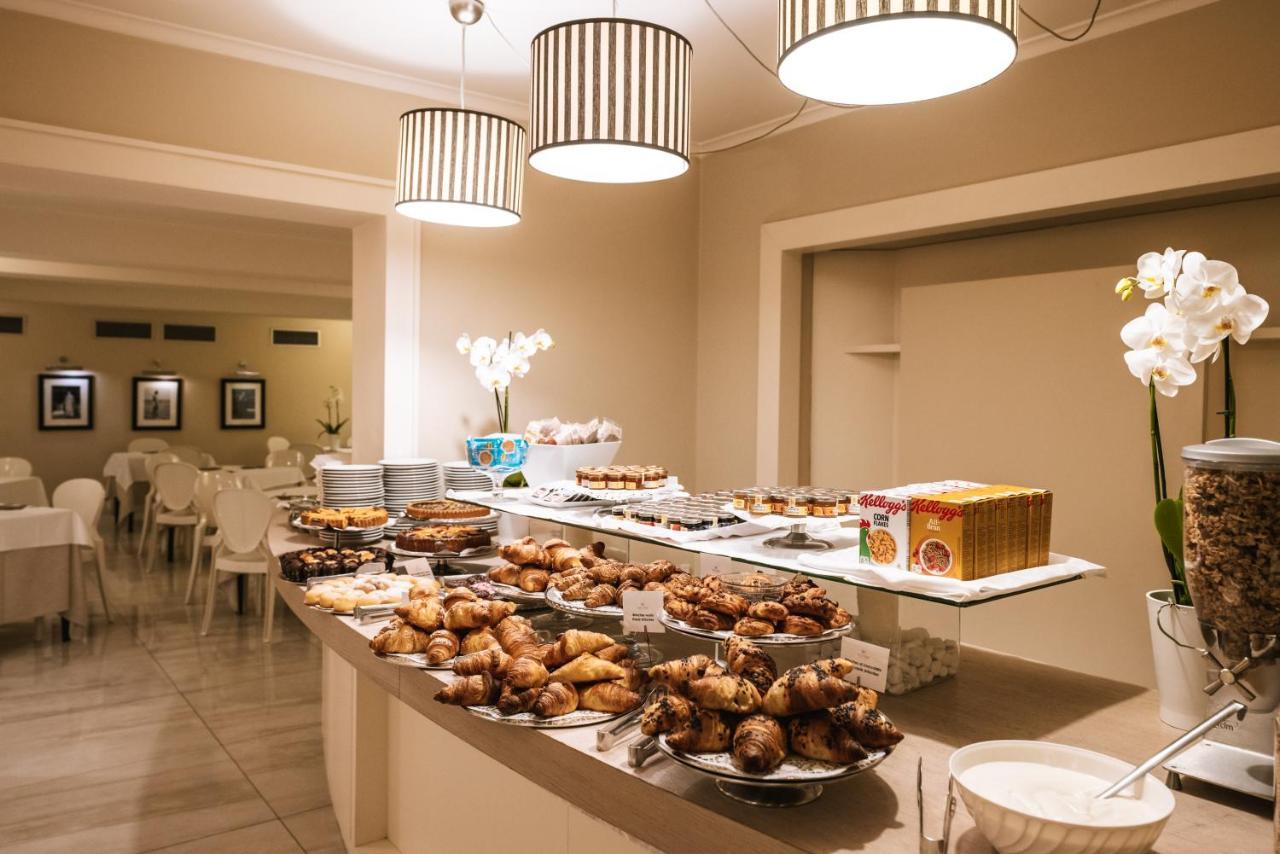 Hotel De La Ville Riccione Kültér fotó