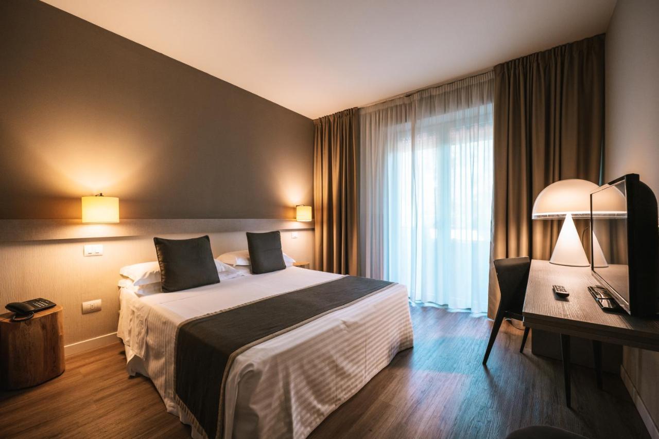 Hotel De La Ville Riccione Kültér fotó