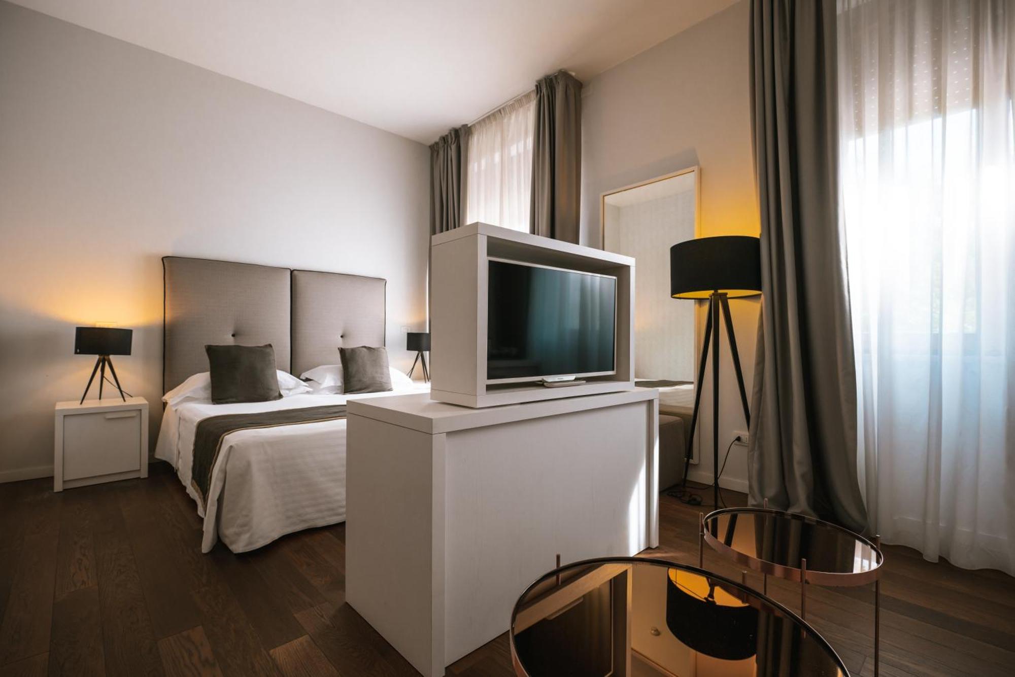 Hotel De La Ville Riccione Kültér fotó